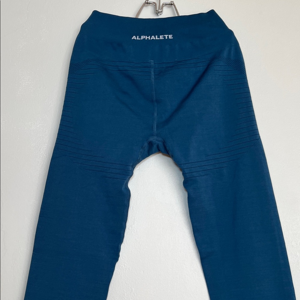 Alphalete Blue Seamless Workout Leggings Size S - Excellent Condition‎